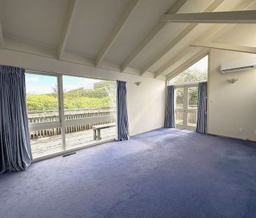 FABULOUS FAMILY LIVING IN LOWER HUTT - Photo 6