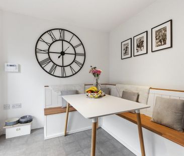 3 bedroom end of terrace house to rent - Photo 3
