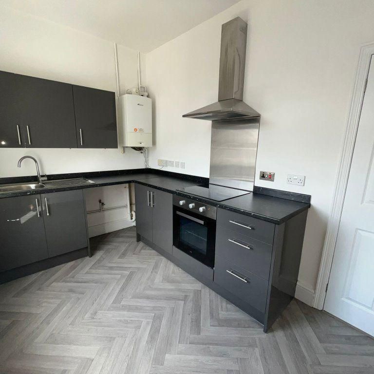 3 bedroom flat to rent - Photo 1