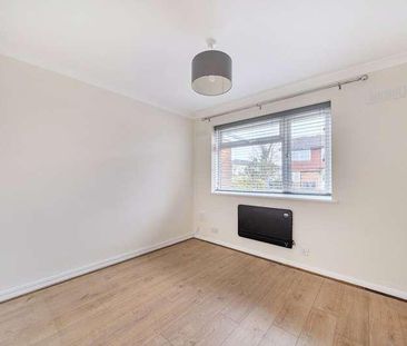 Eastbrook Close, Woking, Surrey, GU21 - Photo 3