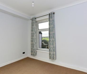 2 bedroom end of terrace house to rent - Photo 5