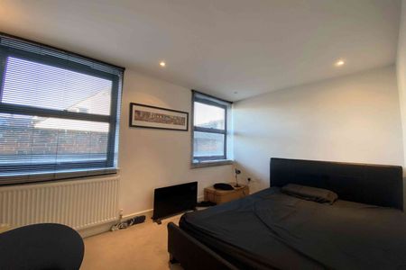 1 Bedroom - Photo 2