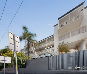 Updated Inner-city Apartment In The Heart Of The Action - Photo 6