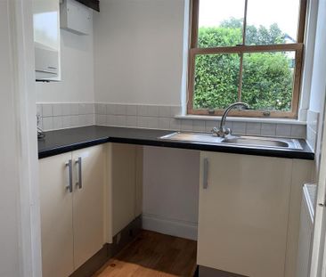 4 bedroom detached house to rent - Photo 3