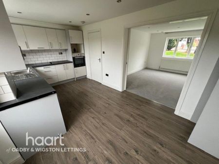 3 bedroom semi-detached house to rent - Photo 5