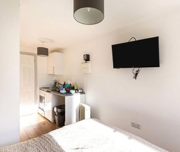 1 bedroom studio to rent - Photo 2