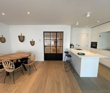 GEMEUBELD - Volledig gerenoveerd 3- slaapkamer appartement met ZIJD... - Photo 3