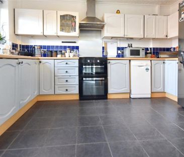 3 bedroom terraced house to rent - Photo 6