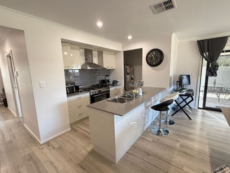 Modern Family Home with Space and Comfort - Photo 4