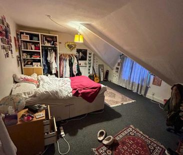 4 bedroom semi-detached house to rent - Photo 5