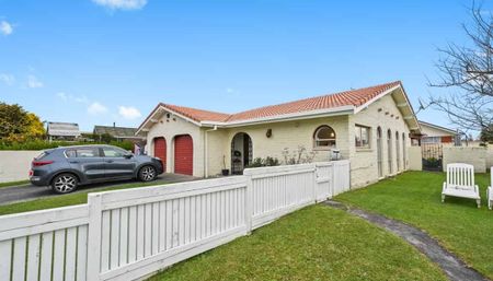 Renovated Chartwell Stunner - Photo 5