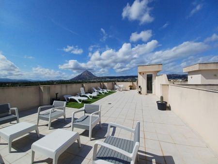 3 bedroom penthouse apartment for rent with its own large terrace - Photo 2