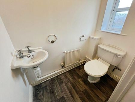 3 bedroom semi-detached house to rent - Photo 4