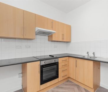 2 bed flat to rent in Stockleigh Road, St. Leonards-On-Sea, TN38 - Photo 2