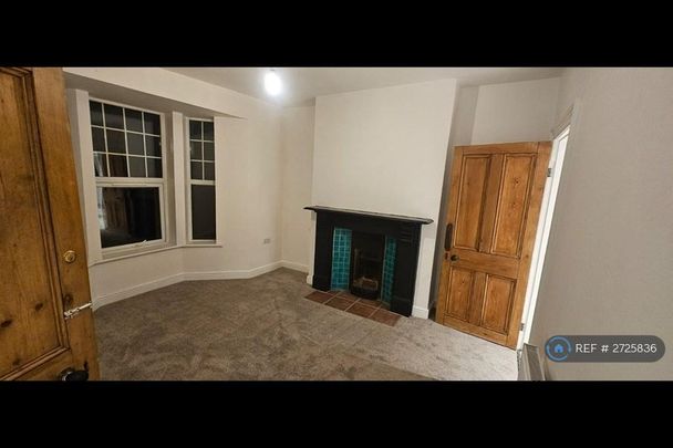 4 bedroom end of terrace house to rent - Photo 1