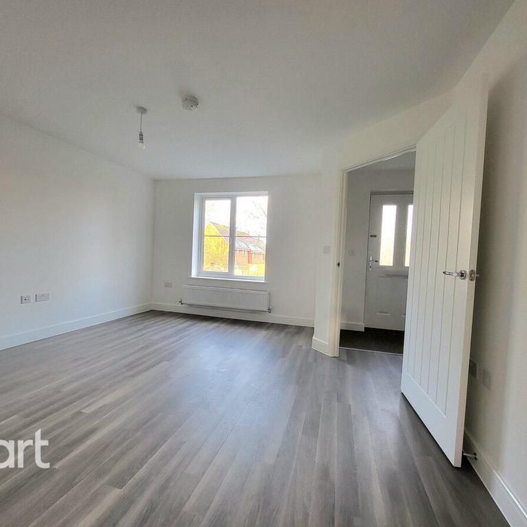 3 bedroom semi-detached house to rent - Photo 1