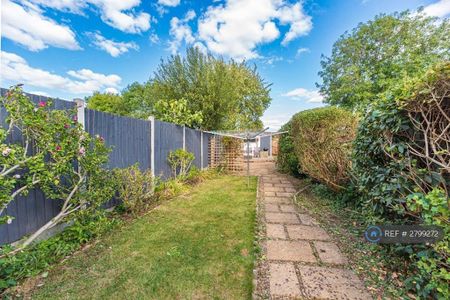 3 bedroom terraced house to rent - Photo 5