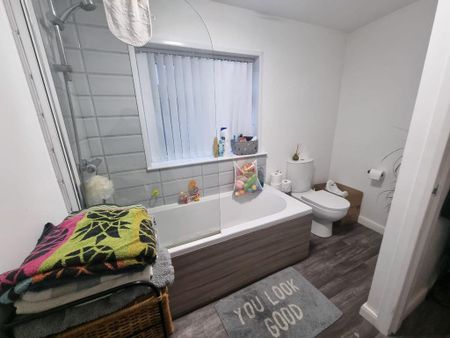 2 bedroom apartment to rent - Photo 5