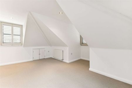 A stunning five bedroom family house on one of the most desirable residential roads in Balham. - Photo 3