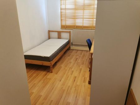 3 bedroom apartment to rent - Photo 3