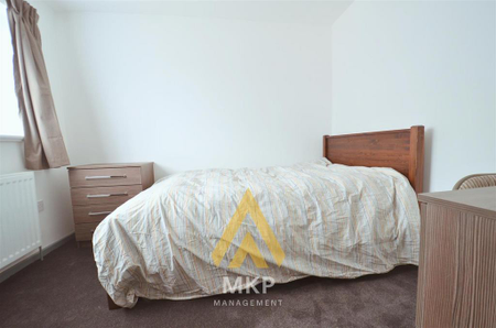 4 bedroom terraced house to rent - Photo 5