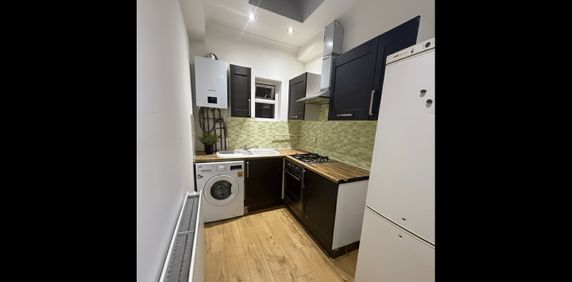 1 Bed Flat, Lewisham High Street, SE13 - Photo 2