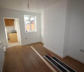 Wellington Street, Staffordshire, Burton upon Trent, DE14 - Photo 1