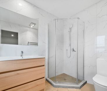 3 Bedroom + 2 Bathrooms Townhouse - Photo 2