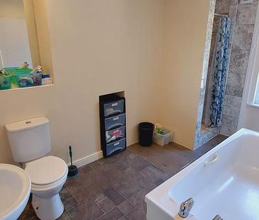 1 bedroom in a house share to rent - Photo 5