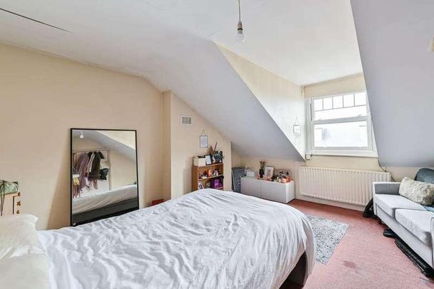 Huron Road, Heaver Estate, SW17 - Photo 1