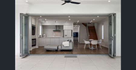 Fully Furnished 4-Bedroom, 2-Bathroom Family Home in Prestigious Trinity Gardens - Photo 5