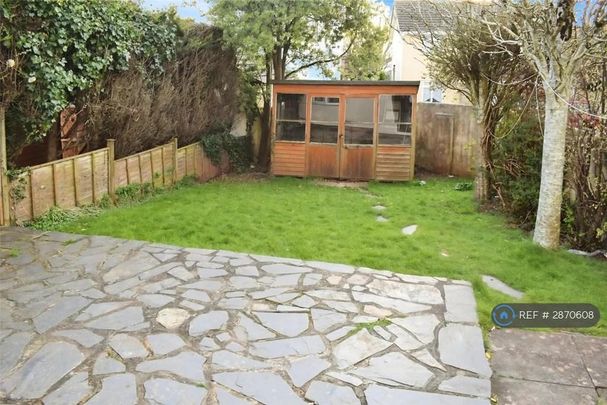 4 bedroom semi-detached house to rent - Photo 1