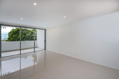Stylish Inner-North Apartment with A/C, Balcony & Secure Parking - Photo 4
