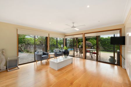 Spacious Family Oasis with Pool � Moments to Mona Vale Village - 6 month lease - Photo 2