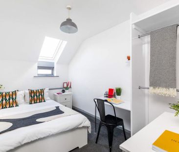 3 bedroom flat to rent - Photo 4