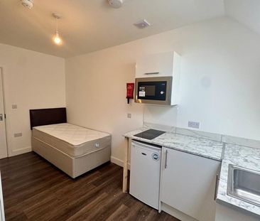 Studio Flat, Hanger Lane, W5 - Photo 1