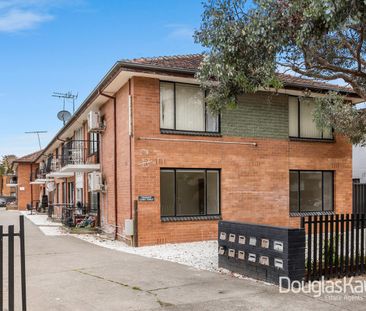 Ground Floor Unit - Photo 3