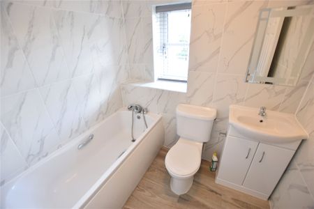 2 bedroom Flat in Sabin Gates, Bracknell - Photo 4