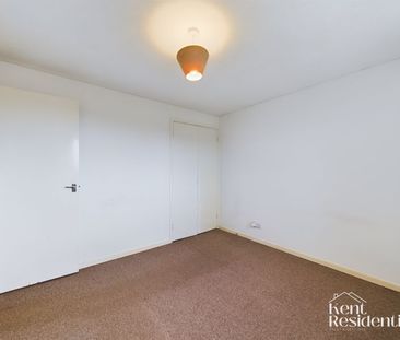 1 bed to rent in Tay Close, Chatham, ME5 - Photo 2