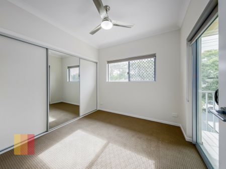MODERN 2 BEDROOM UNIT IN CENTRAL LOCATION - Photo 5