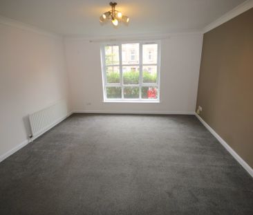 Russell Gardens, Edinburgh, EH12 - Photo 4