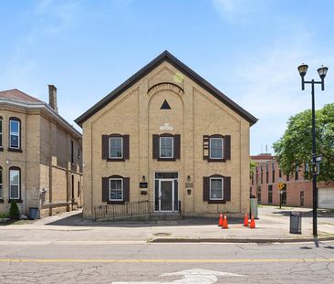 35 Wellington Street - *SPECIAL PROMOTION: One Month Free Rent! | 3... - Photo 1