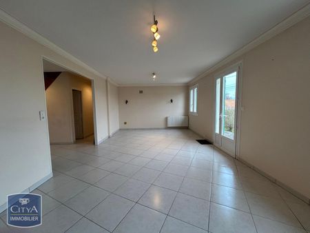 Location Maison 5 pièces 84m² LAIGNE EN BELIN 72220 - Photo 3