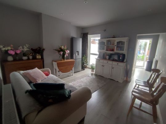 Room in a Shared House, Sir Georges Road, SO15 - Photo 1
