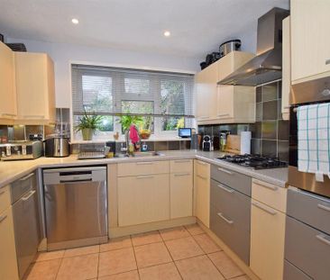 4 bedroom detached house to rent - Photo 6