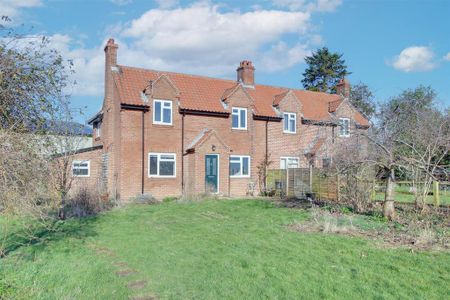 3 bedroom semi-detached house to rent - Photo 4