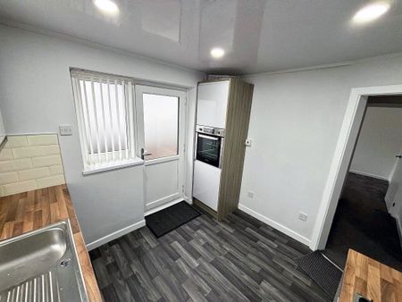 4 bedroom bungalow to rent - Photo 4