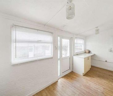 Whitworth Close, Gosport, PO12 - Photo 4