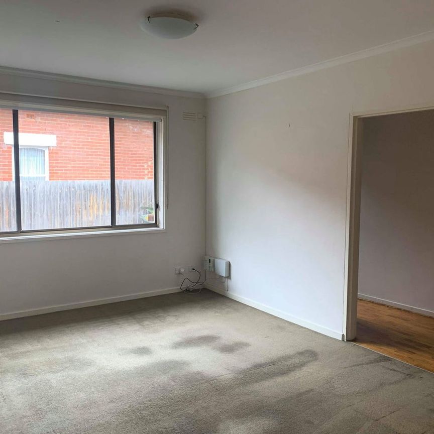 CENTRALLY LOCATED VILLA - Photo 1