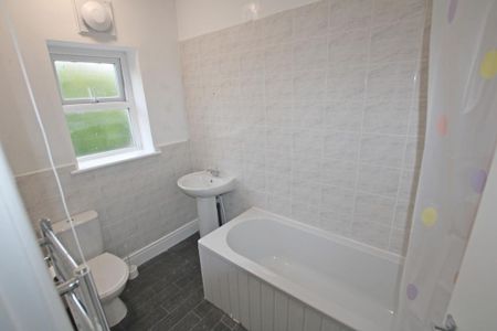 2 bedroom terraced house to rent - Photo 5